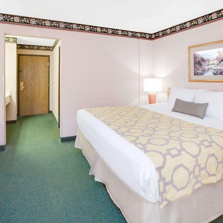Baymont By Wyndham Traverse City Extérieur photo