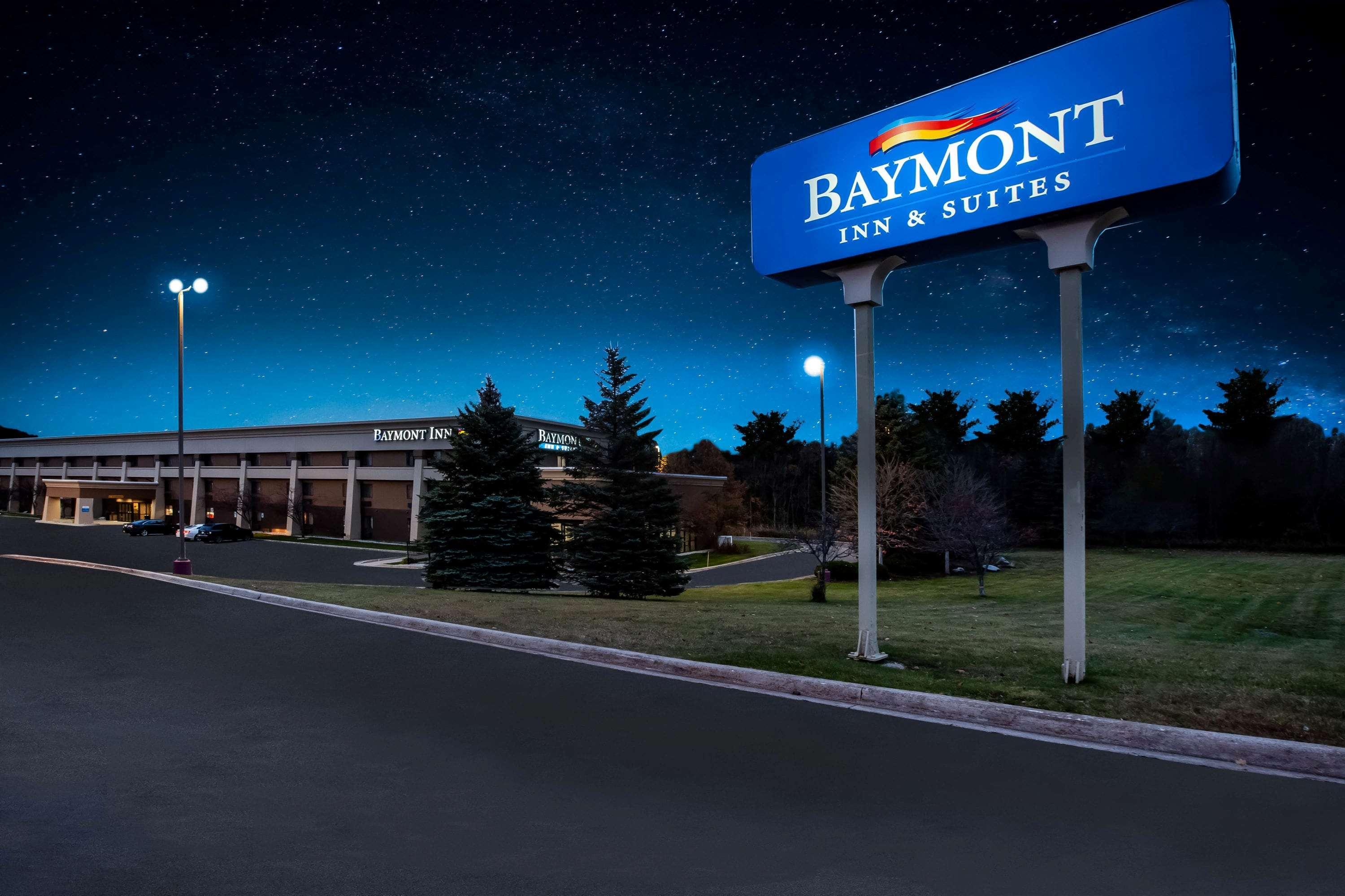 Baymont By Wyndham Traverse City Extérieur photo