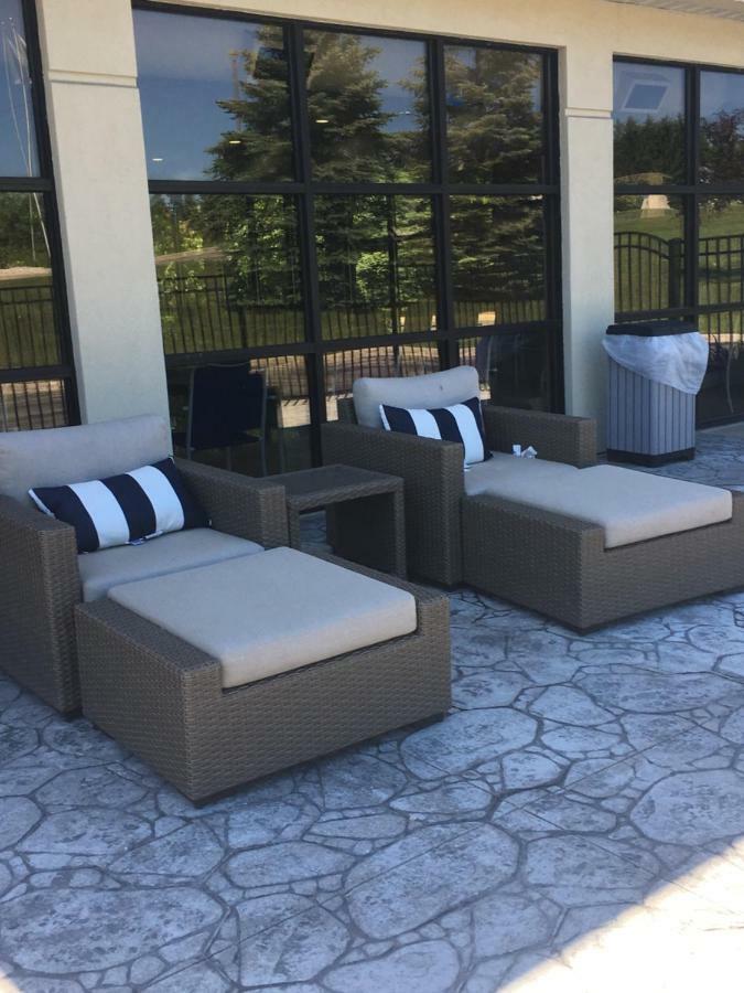 Baymont By Wyndham Traverse City Extérieur photo